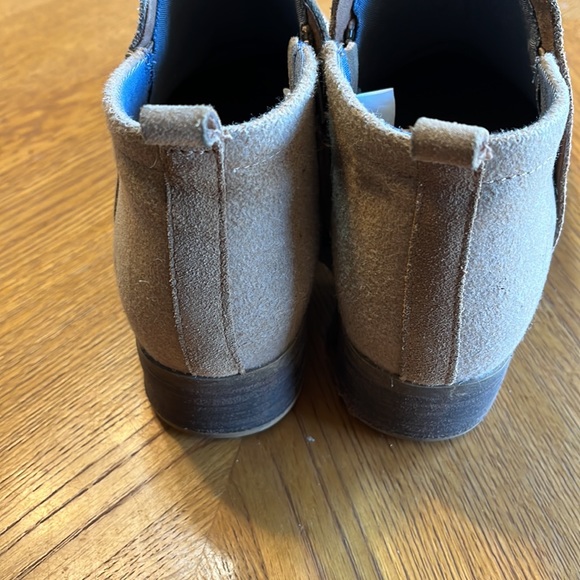 Toms Brown Suede Booties ~ 8 1/2W - Picture 2 of 8